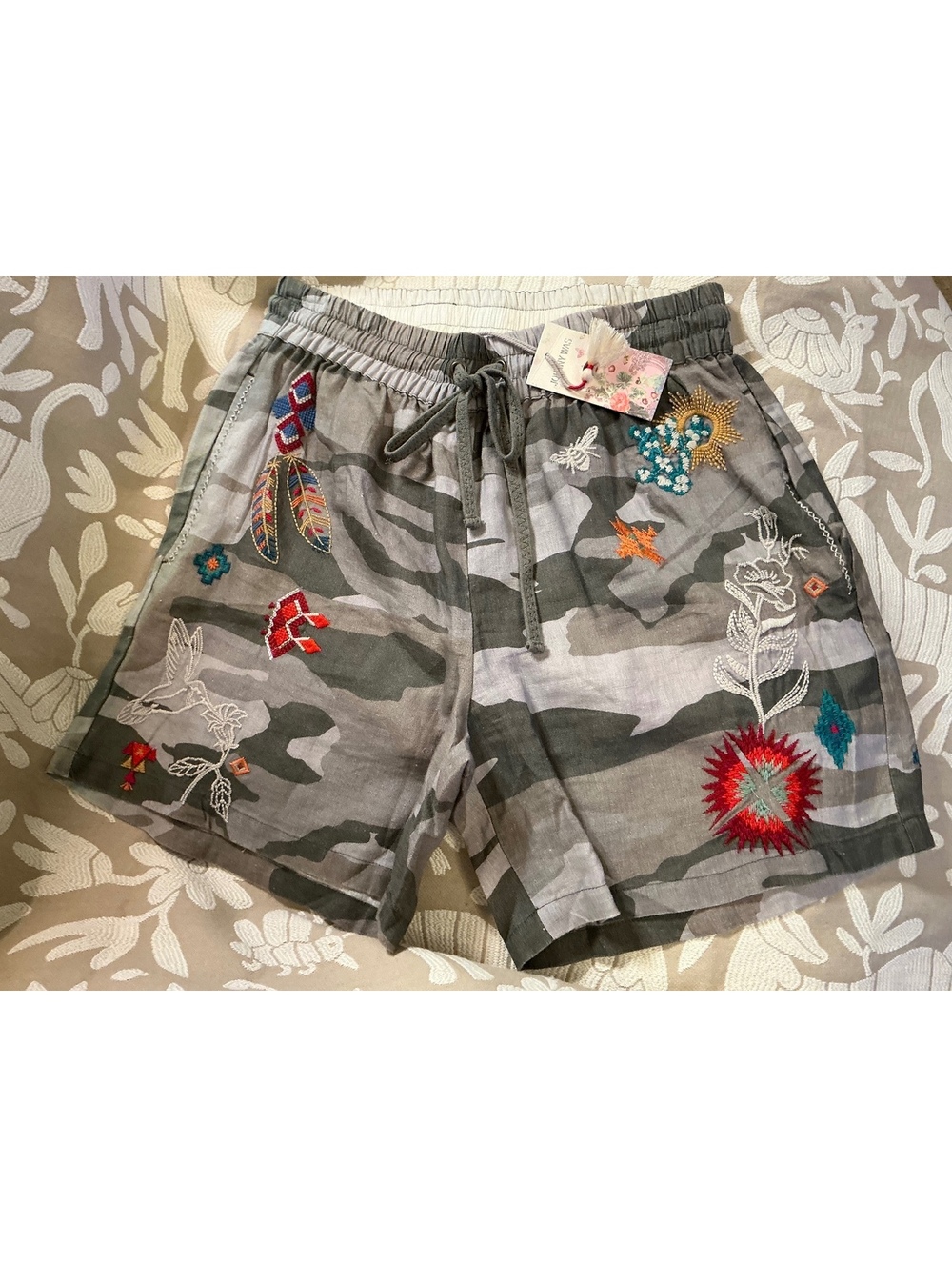 NWT Johnny Was XS Camo Embroidered Linen Boho Shorts